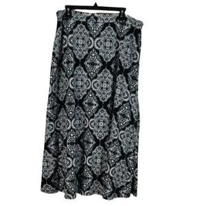 Riley & James Black‎ and White Layered floral design Size 22/24 skirt